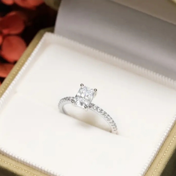 GRA Certified 1 Carat Radiant Cut Moissanite Diamond Ring size 7 - Picture 15 of 16